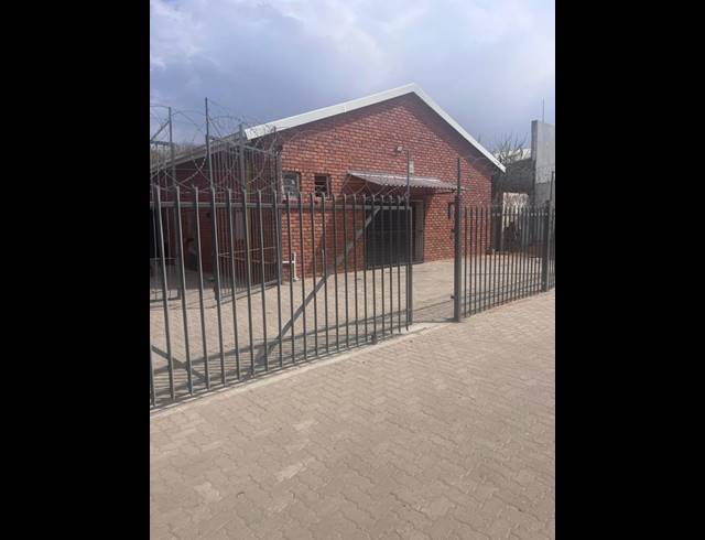 INDUSTRIAL PROPERTY TO RENT IN MAFIKENG CBD
